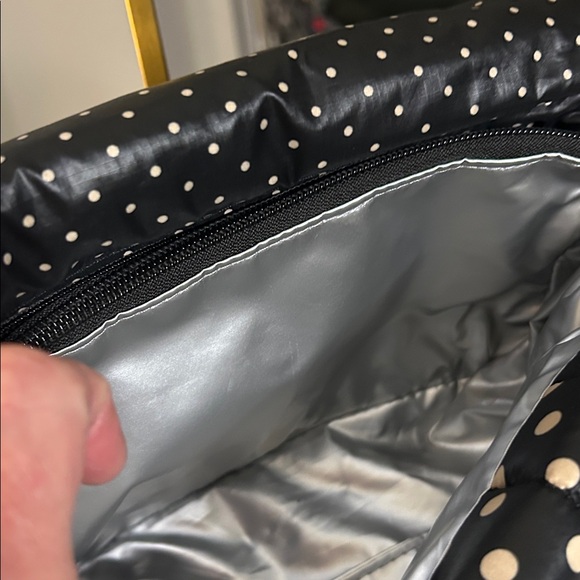 THINK ROYLN Black & White Polka Dot Quilted Insulated Shoulder Bag 10”x 8” NWOT - Picture 6 of 8